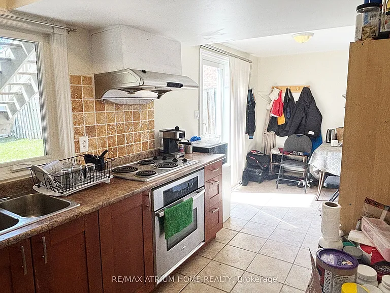 18 Huntington Park Dr #BASEMENT — Photo 4