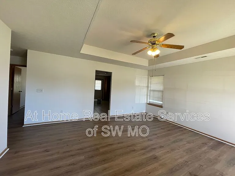 4345 W La Siesta — Photo 2