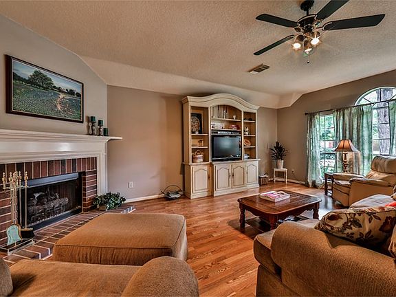 5th image of 9307 Cabin Creek Dr