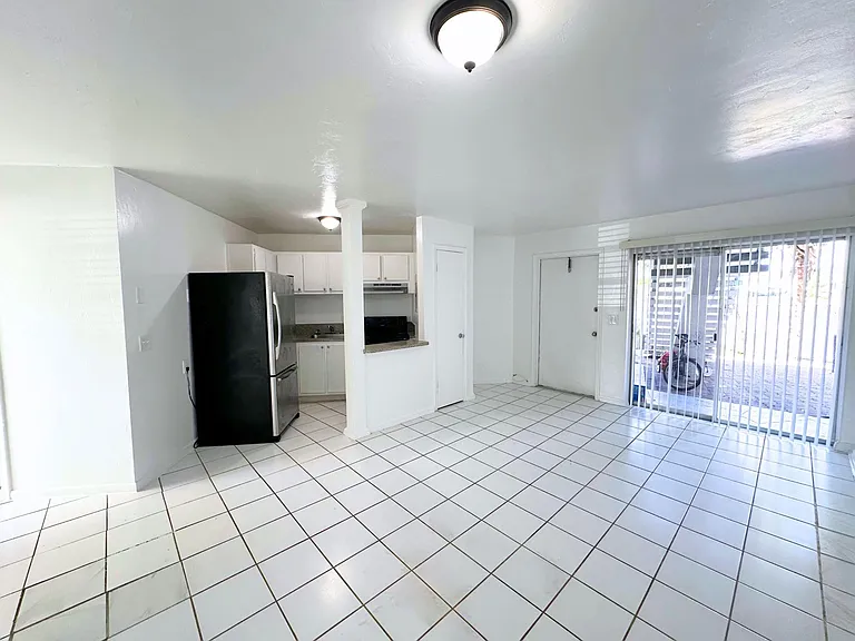 519 W Kalmia Dr #2 — Photo 13