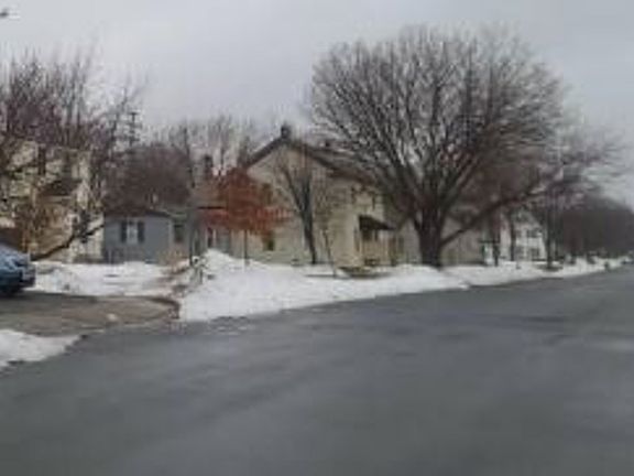 Exterior Neighborhood (street photo)