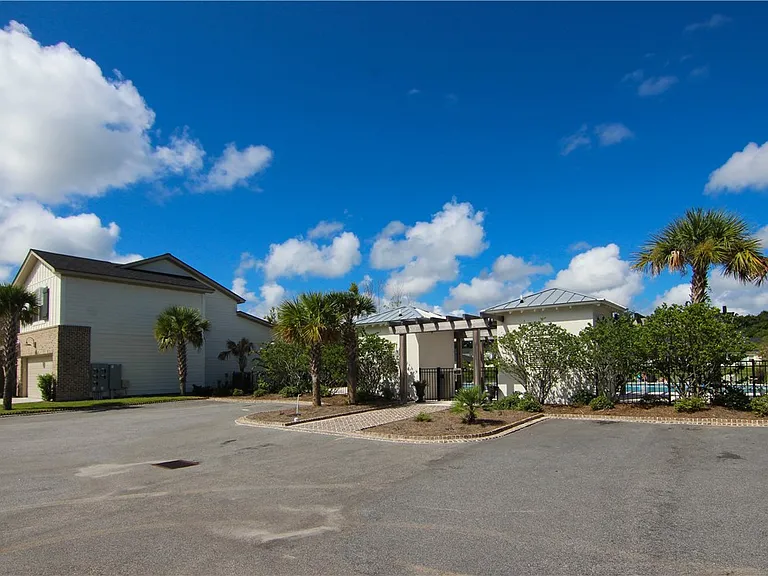 702 Mariners Cir — Photo 35