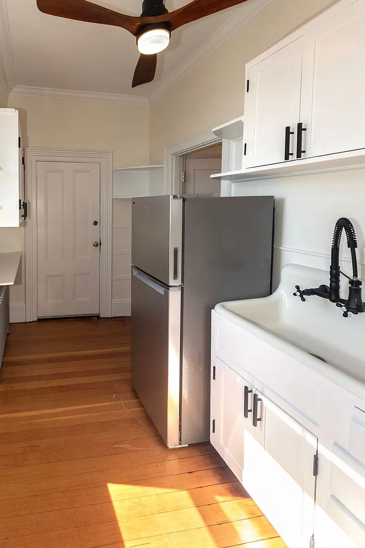 438 State St — Photo 3
