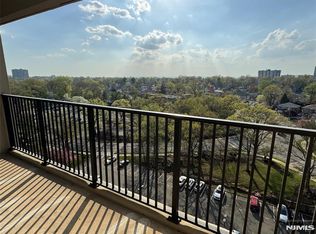 6 Horizon Rd #906, Fort Lee, NJ 07024