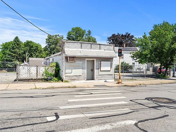 3rd image of 380 Lawrence St