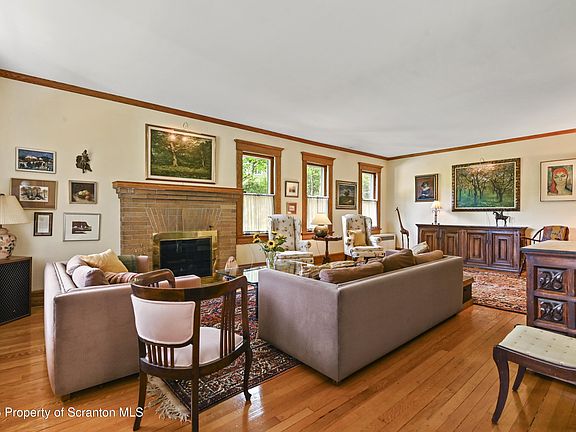 4th image of 218 Weatherby St