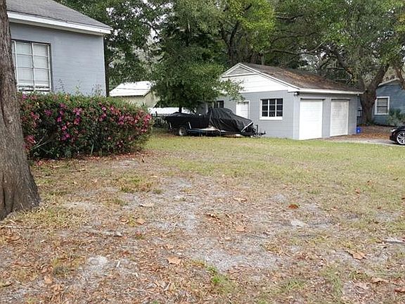 3rd image of 200 E 24th St