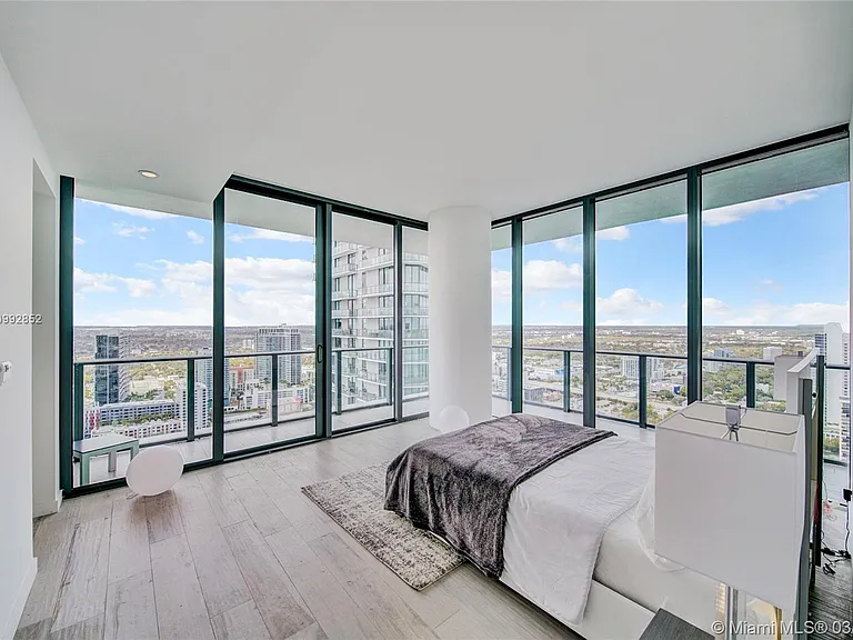 480 NE 31st St #Penthouse 6 — Photo 3