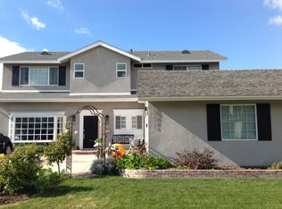 15621 Mayflower Ln, Huntington Beach, CA 92647