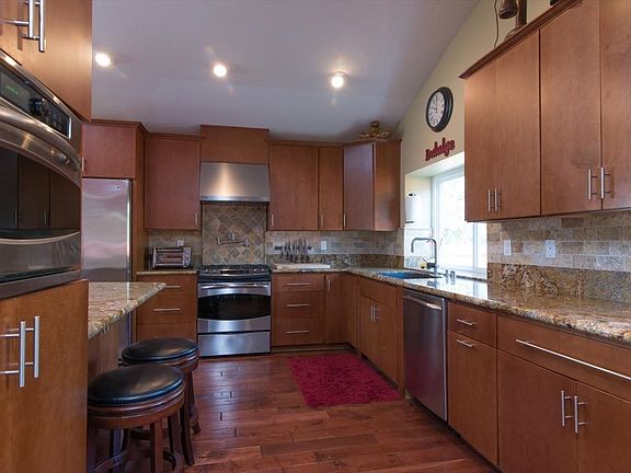 5th image of 13410 Entreken Ave