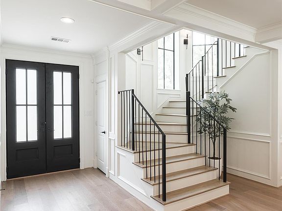 3rd image of 25 Woodsborough Cir
