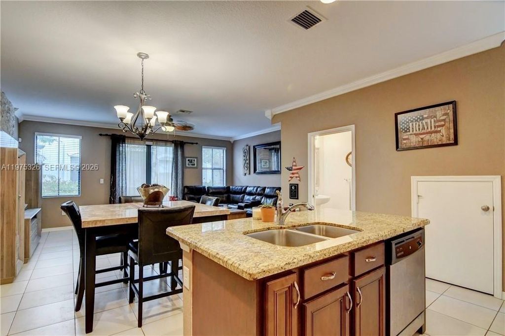 1071 NW 33rd Ct, photo 5