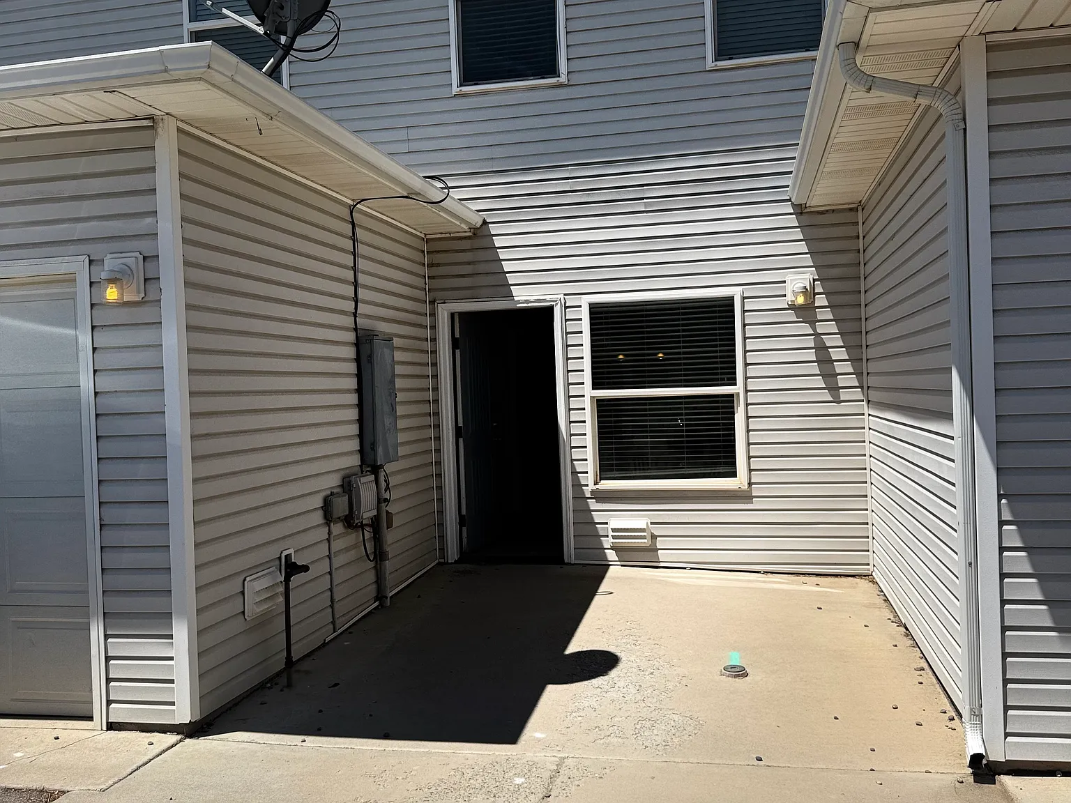 3 bed, 2.5 bath, 1800 sqft, $2,095 — Photo 4