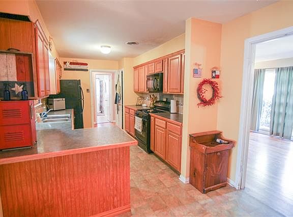 5th image of 1701 N Willis St