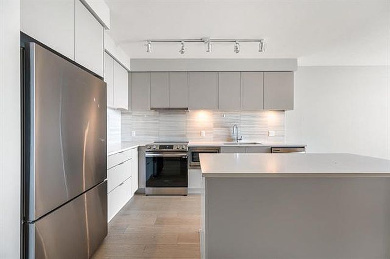 Burnaby Apartment for rent - 2 Bedrooms — photo 6