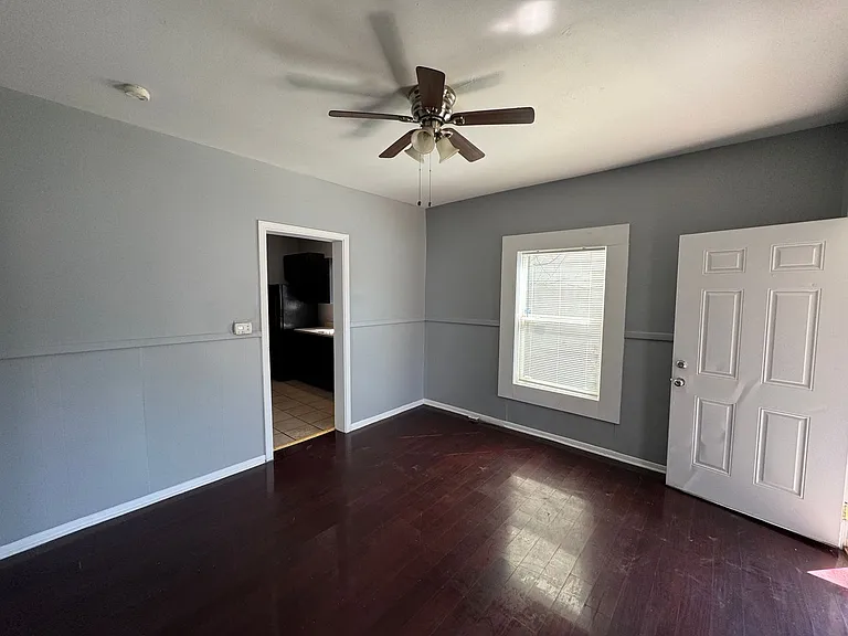 439 N Forest Ave — Photo 5
