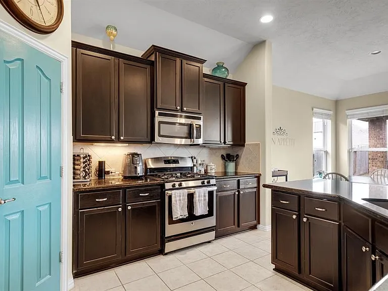 3058 Winterberry Ln — Photo 9
