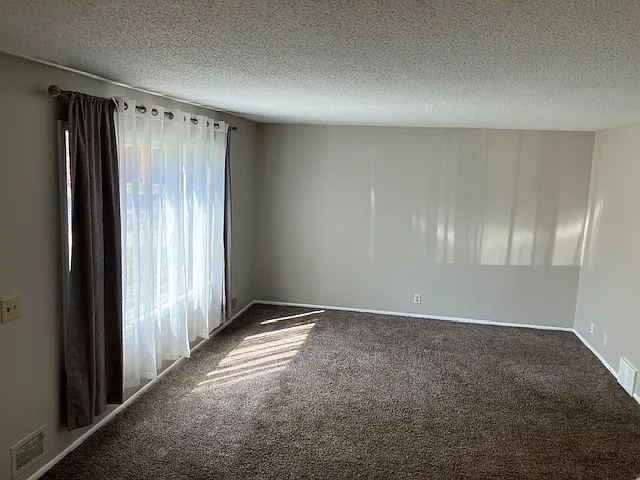 1077 Thorndale Ave — Photo 28