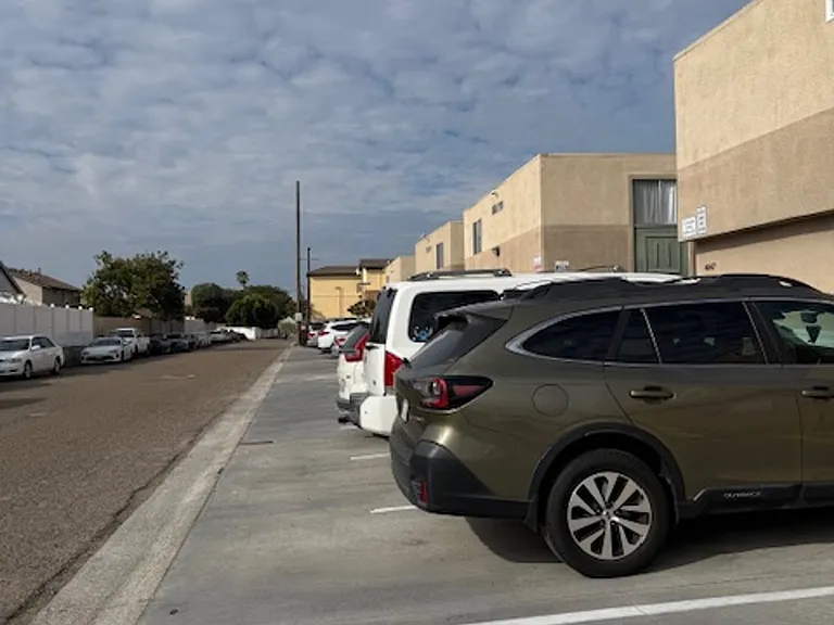 Large 2 bedroom Apartment in Clairemont — Photo 5