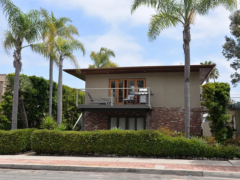 4884 Muir Ave — Photo 2