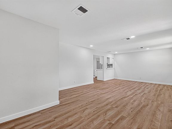 5th image of 13030 Knollcrest St