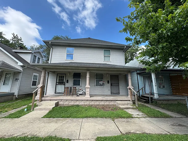 1122 S Sheffield Ave — Photo 2