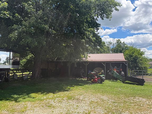 4th image of 8137 N Us Highway 31