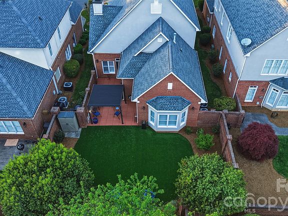 5th image of 4118 Sharon Commons Ln