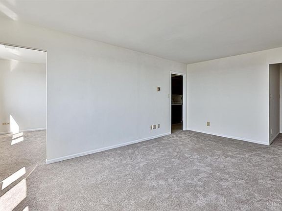 5th image of 5300 Hamilton Ave Unit 1205