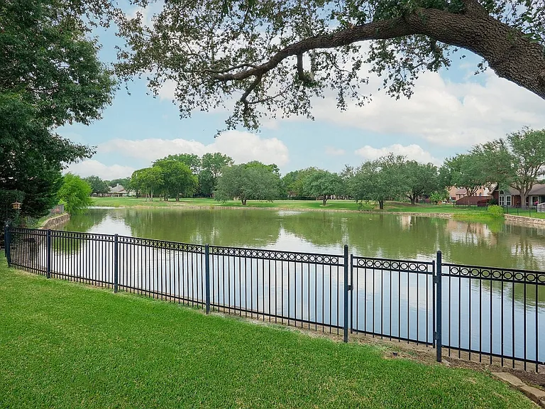5604 Hill Haven Ct — Photo 3