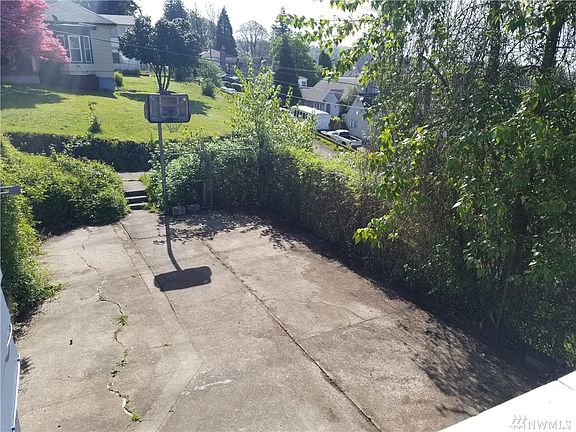 4th image of 203 N 6th Ave
