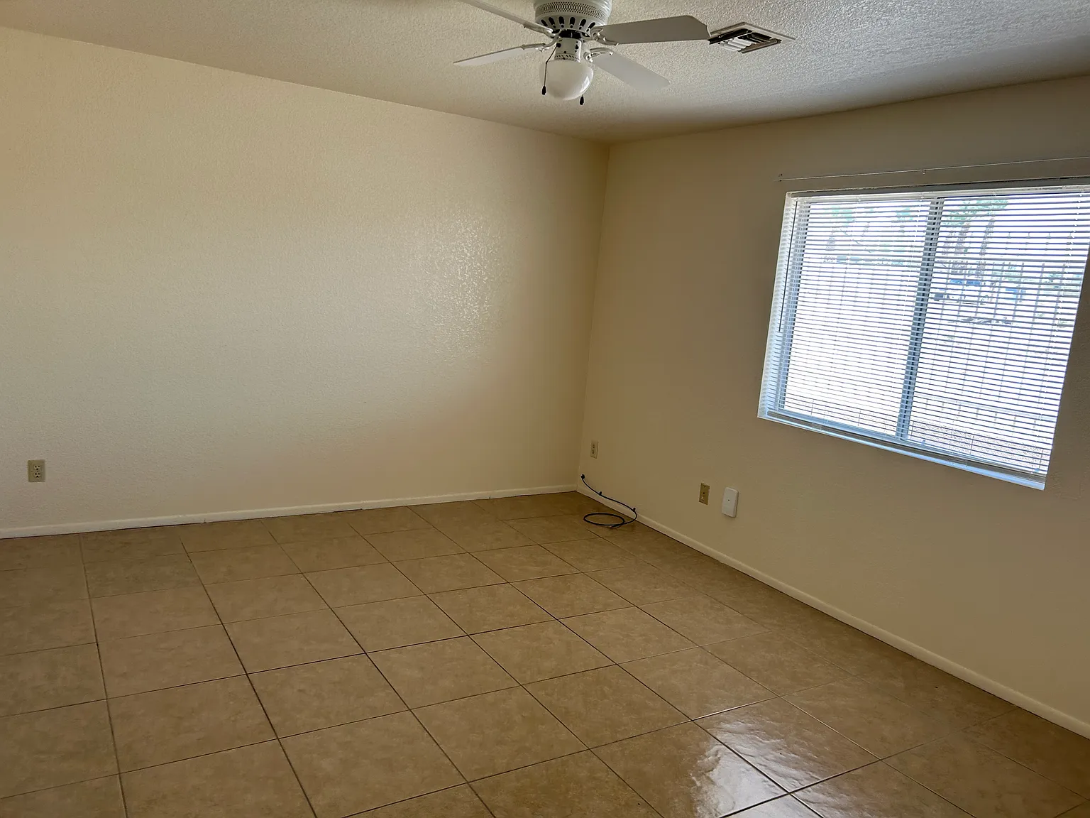 1 bed, 840 sqft, $1,000 — Photo 3