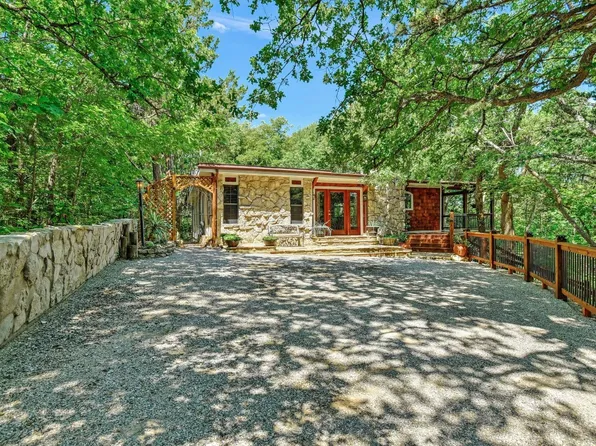 49 Oak Knoll Dr, Pottsboro, TX 75076