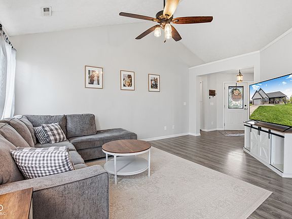 5th image of 2309 Eagle Brook Dr