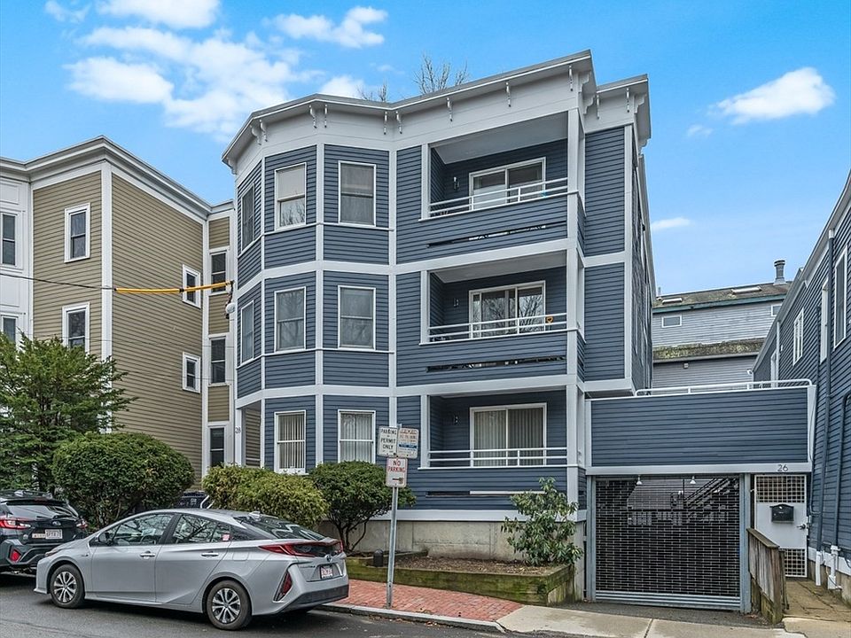 1st image of 28 Surrey St #3