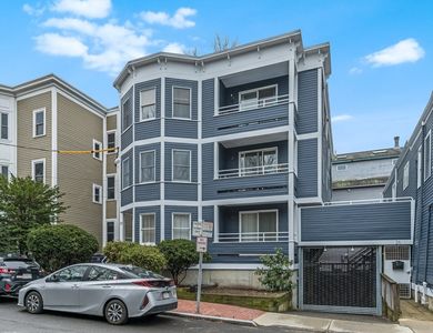 28 Surrey St #3, Cambridge, MA, 02138