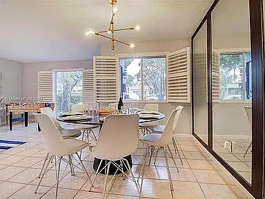 3 bed, 2.0 bath, 1358 sqft, $3,200 — Photo 4