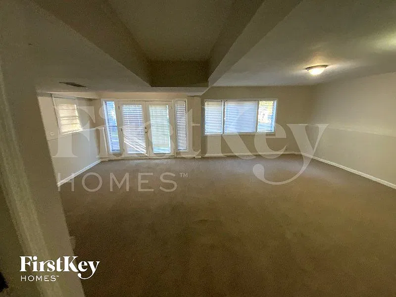 3 bed, 2.5 bath, 2084 sqft, $2,005 — Photo 3