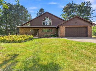 9022 Kingston Ct, Pinckney, MI 48169