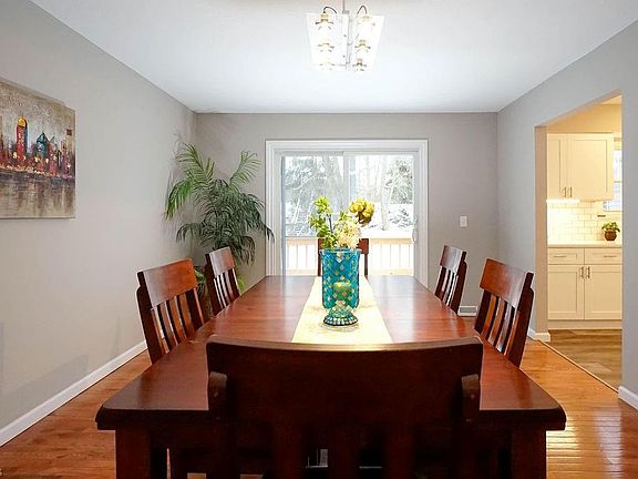 5th image of 8590 Oakridge Dr