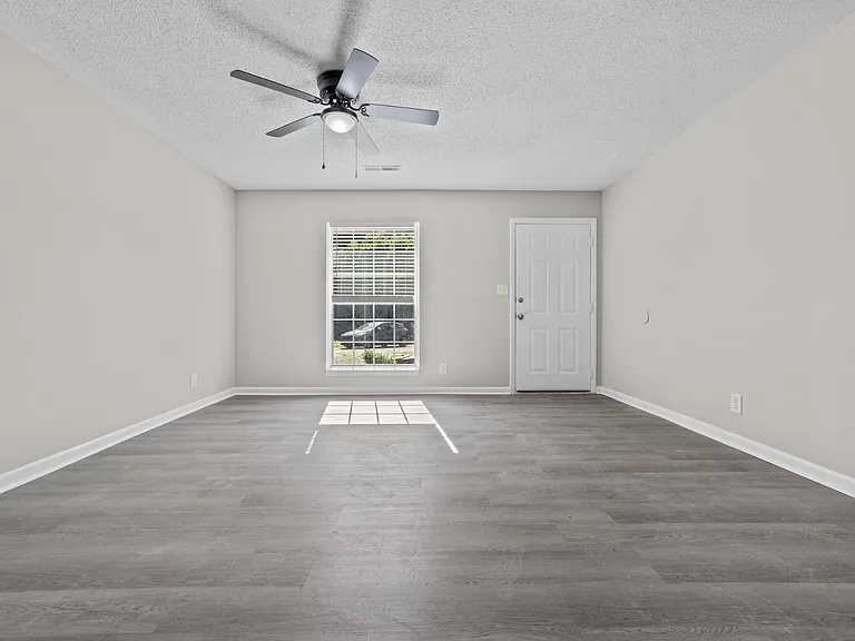 Roberts Lane Apartments — Photo 4