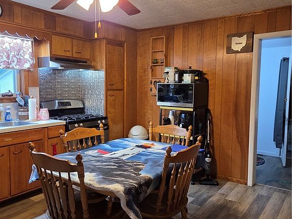4th image of 716 Adams St
