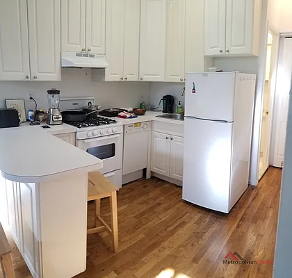 Rented by Metropolitan Realty | media 7