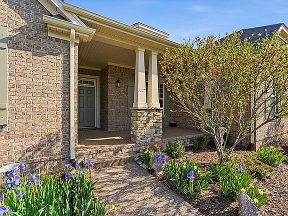 3rd image of 3107 Oxford Dr