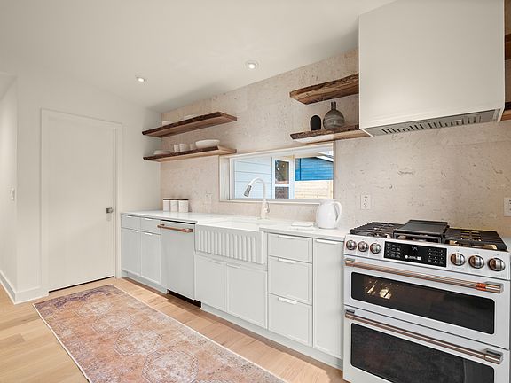 3rd image of 5201 Ravensdale Ln