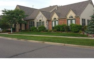 225 Brookwood Dr #8-2-20, South Lyon, MI 48178