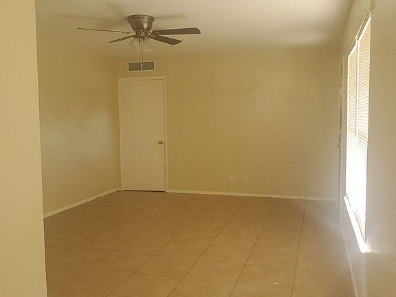 3rd image of 2417 N Parkwood Dr