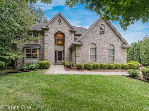 3515 Discus Ct, Lake Orion, MI 48360
