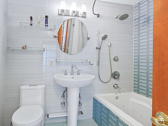 5th image of 651 Vanderbilt St APT 3W