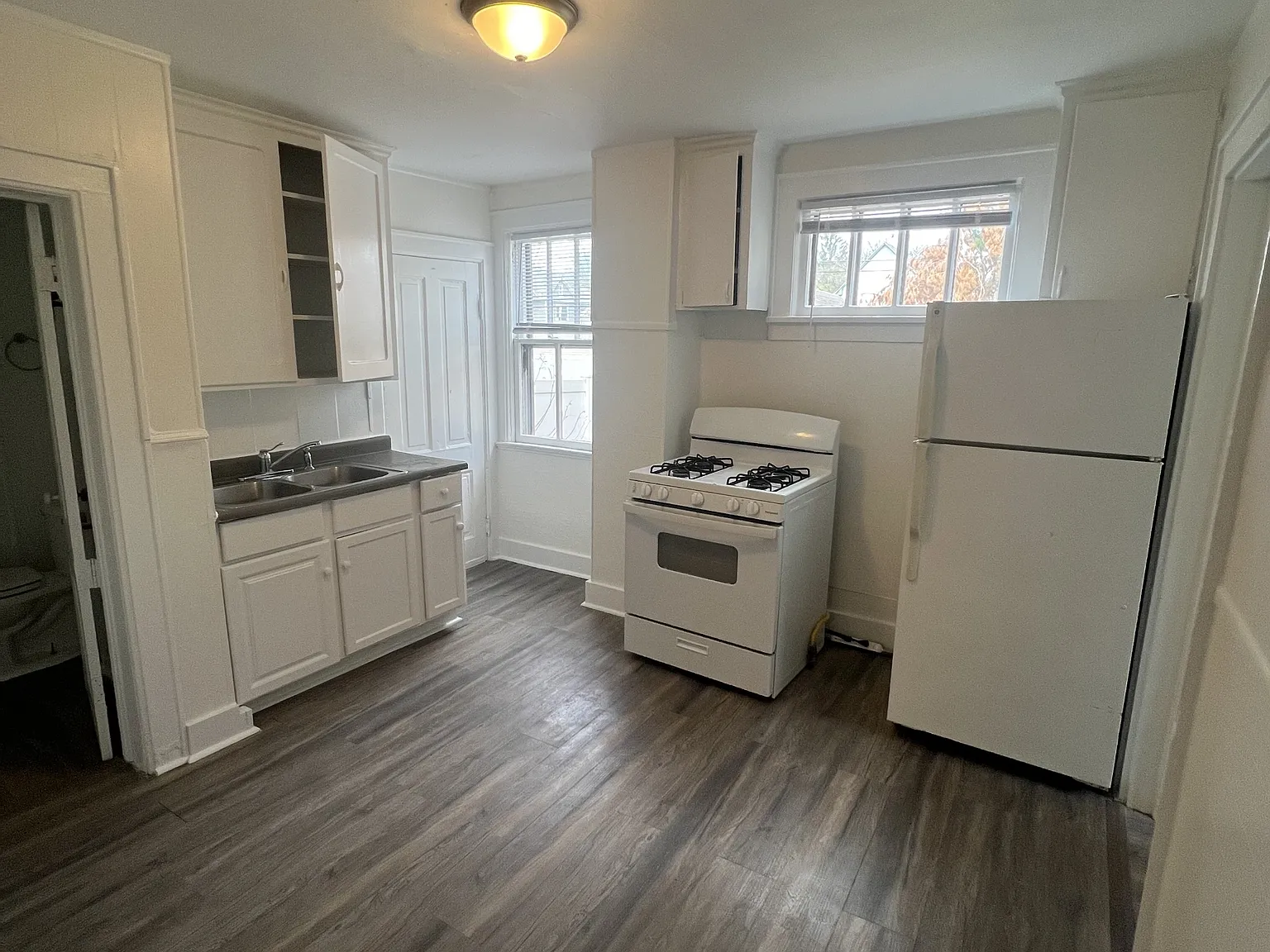 571 Charles Ave - 1 — Photo 2